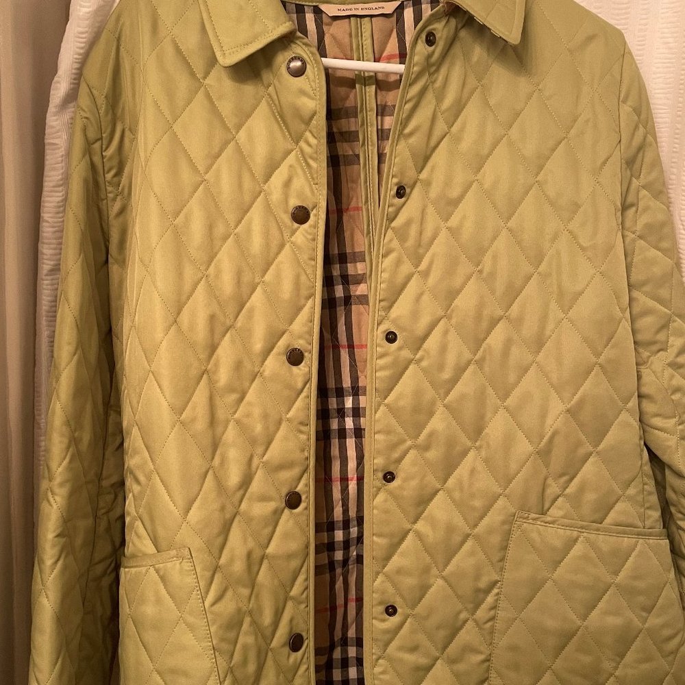 Cotswold boxy quilted Burberry jacket in light green
